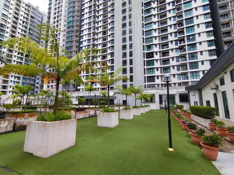 0505 The Garden Residences wifiNetflix By STAY