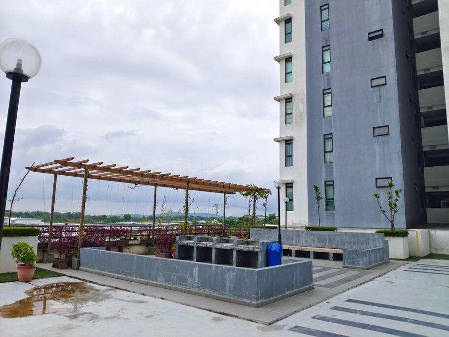 0505 The Garden Residences wifiNetflix By STAY