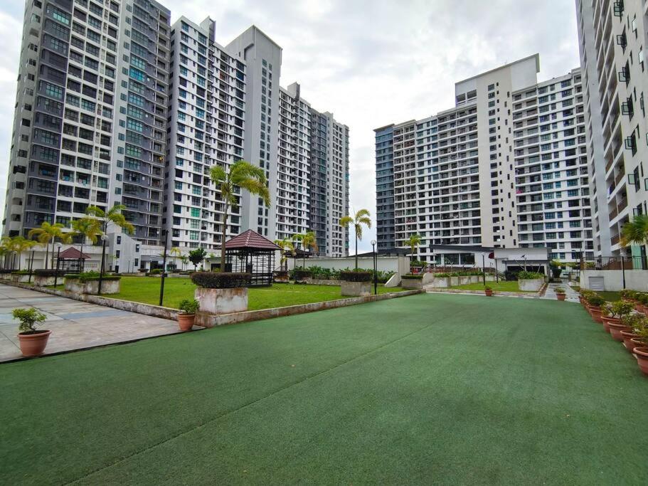 0505 The Garden Residences wifiNetflix By STAY