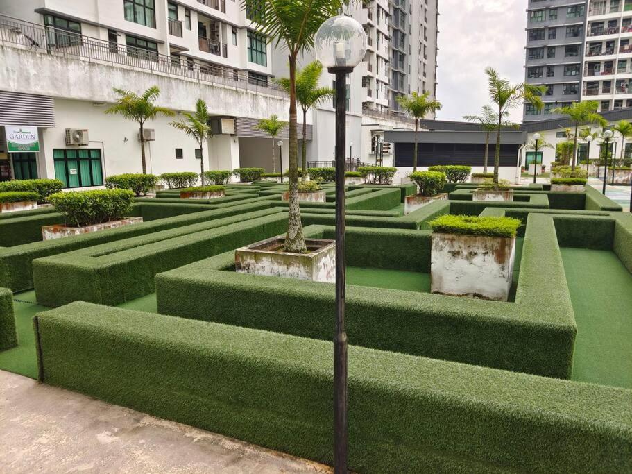 0505 The Garden Residences wifiNetflix By STAY