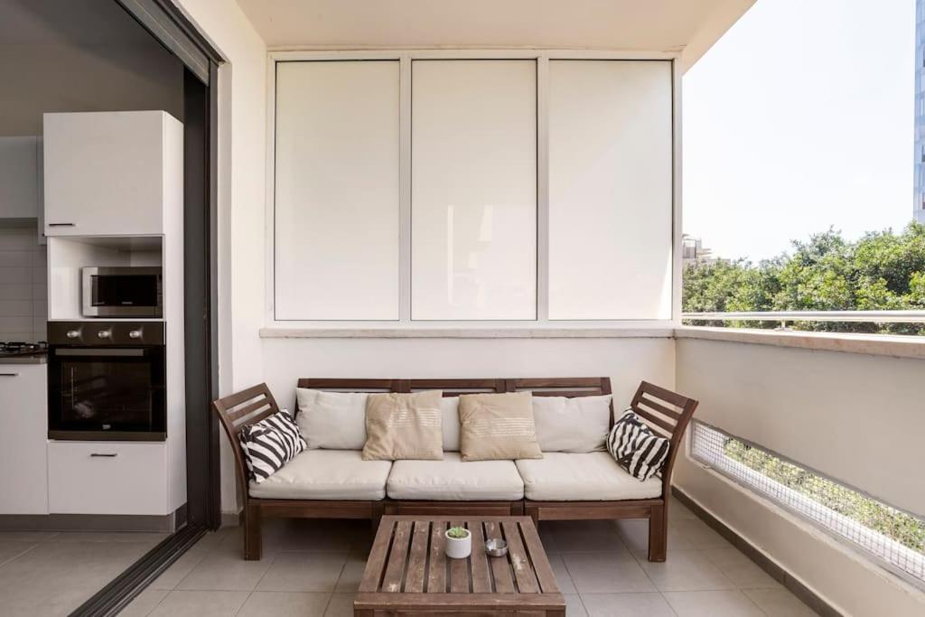 Sunny Luxury Apartments view 3