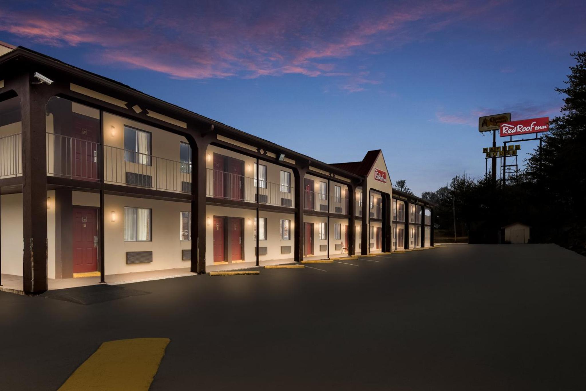Crossville Vacations - Red Roof Inn Crossville - Property Image 2
