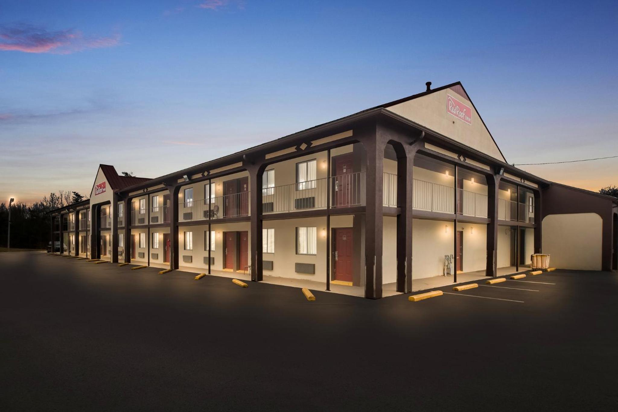 Red Roof Inn Crossville view 4