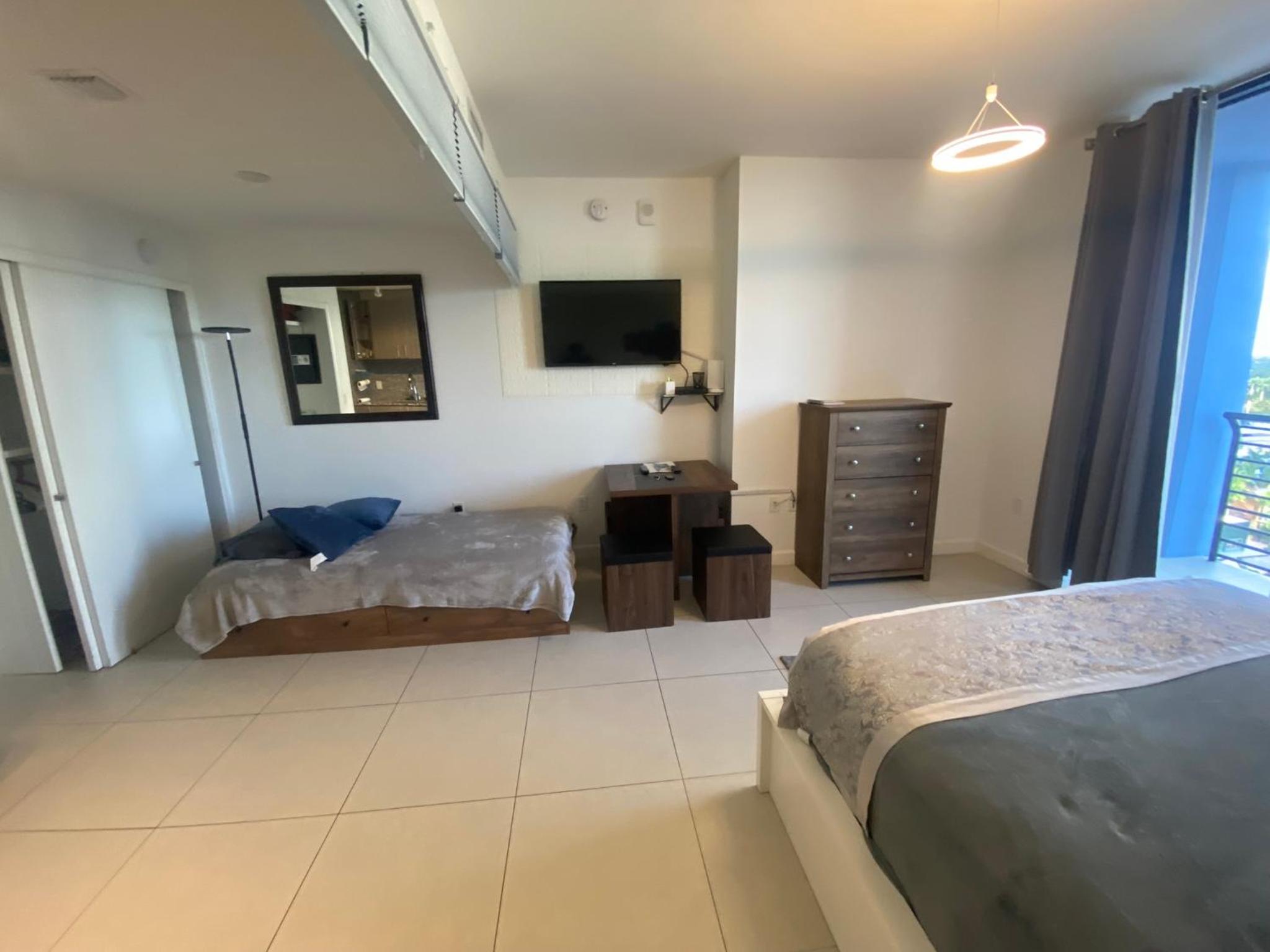 5350 Park inn Suite
