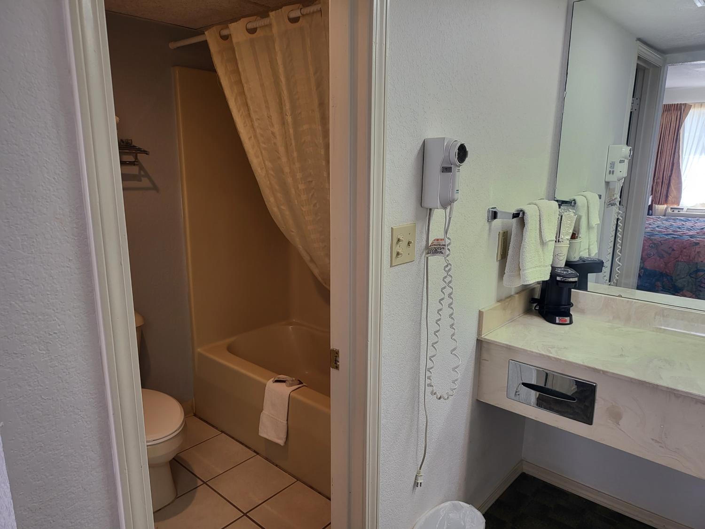 Blue Ribbon Inn and Suites view 2