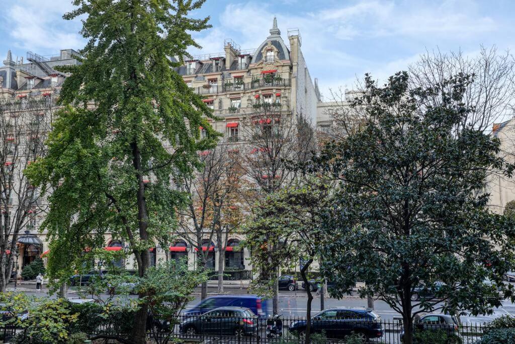 Montaigne Executive Suite