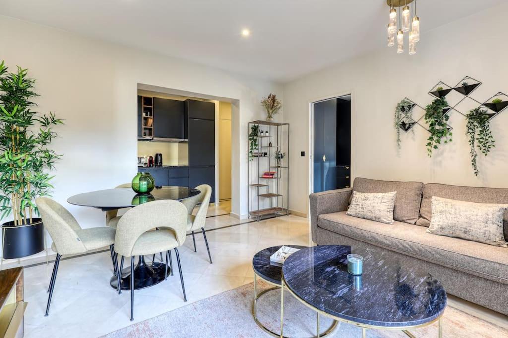 Montaigne Executive Suite