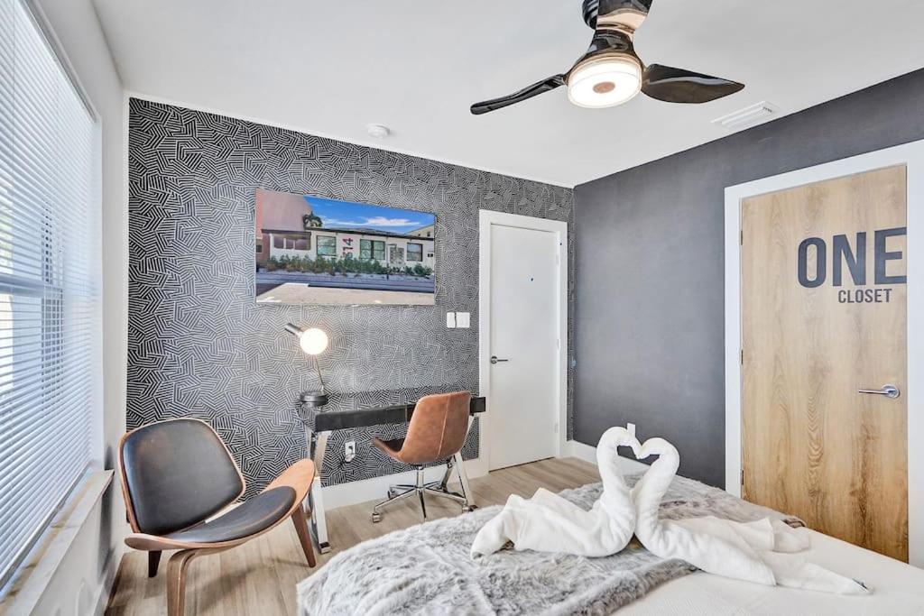 Hollywood Apartments Host by BeeNomad