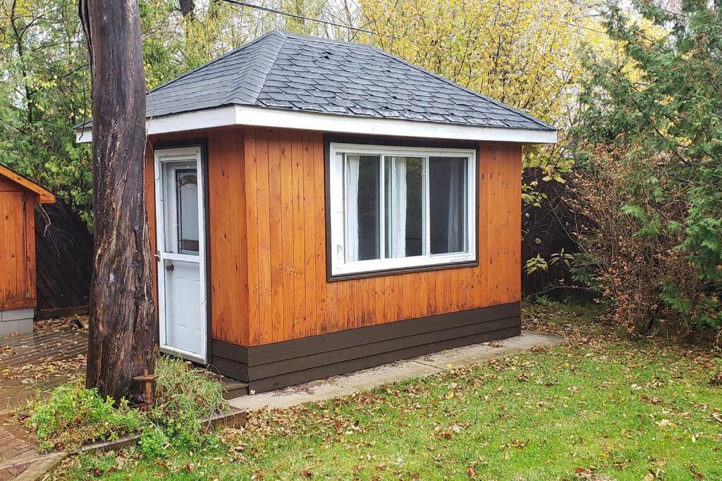 Modern Chic Cottage - Hot Tub, Sauna, Tay Trail