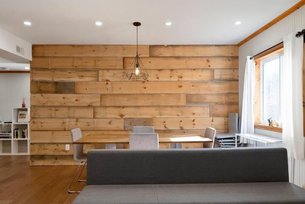 Modern Chic Cottage - Hot Tub, Sauna, Tay Trail