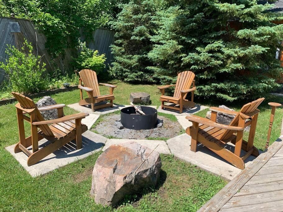 Modern Chic Cottage - Hot Tub, Sauna, Tay Trail