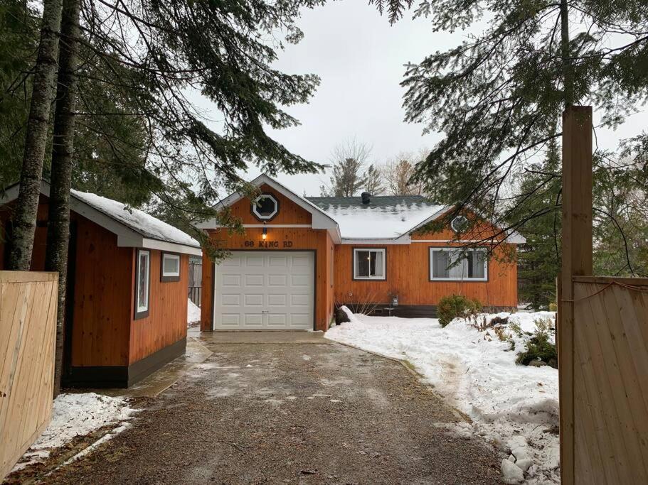 Modern Chic Cottage - Hot Tub, Sauna, Tay Trail
