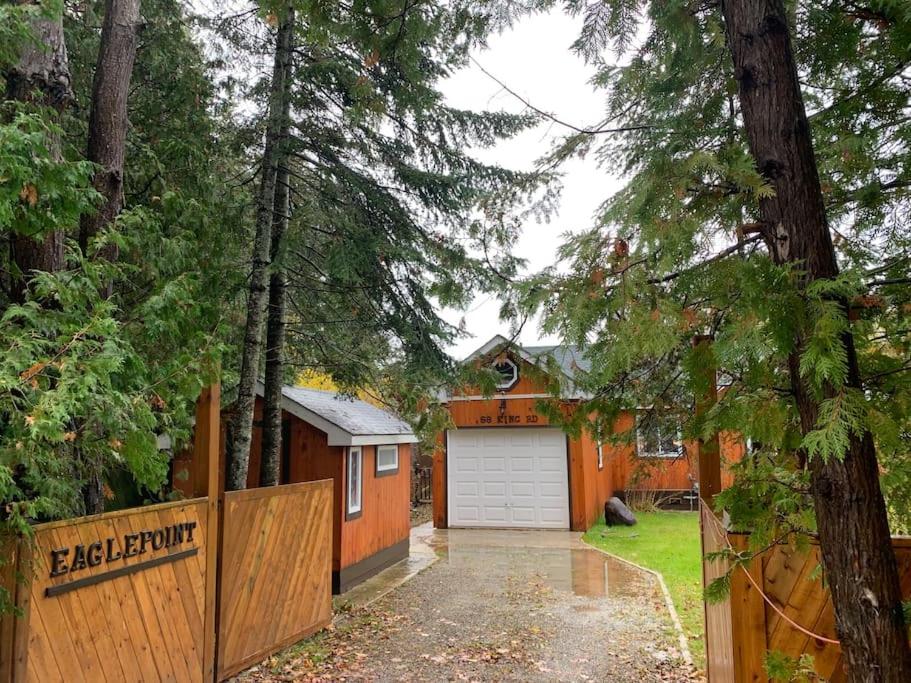 Modern Chic Cottage - Hot Tub, Sauna, Tay Trail