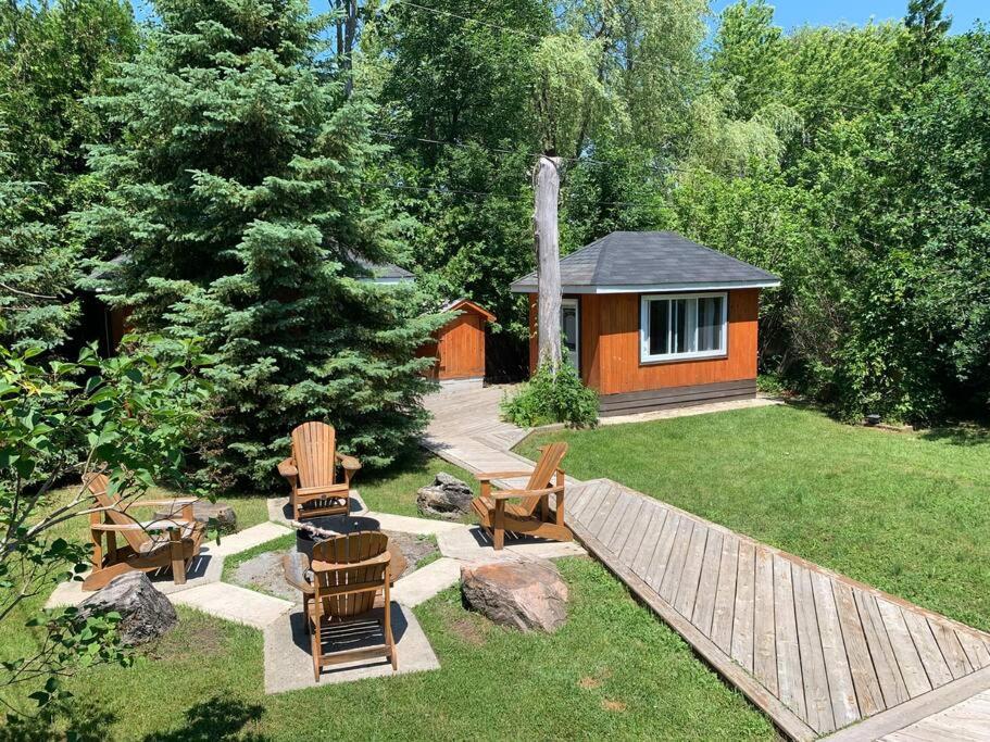 Modern Chic Cottage - Hot Tub, Sauna, Tay Trail
