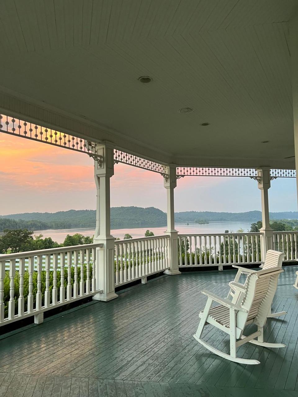 Whitestone Inn