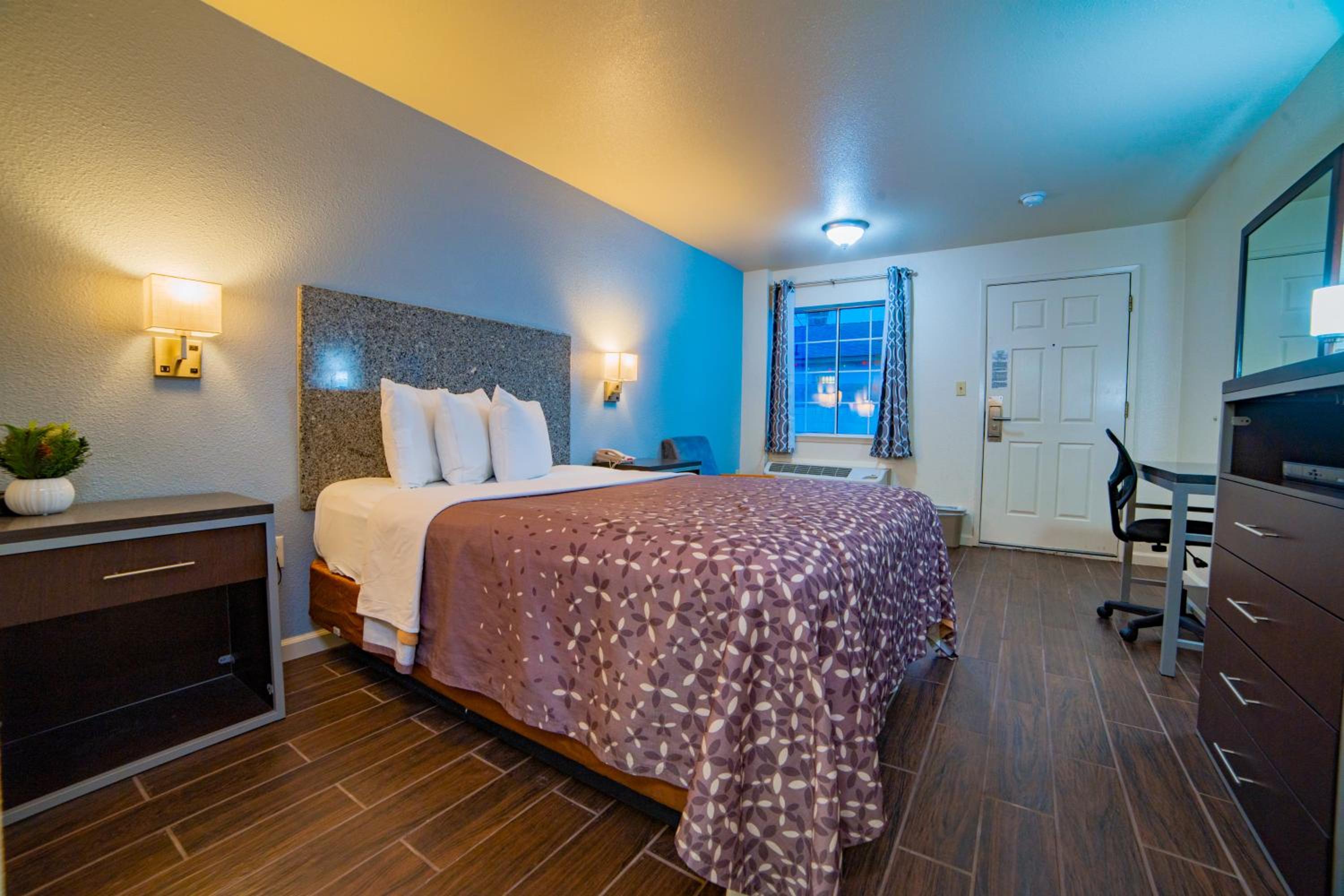 Turlock Vacations - Turlock Inn - Property Image 2