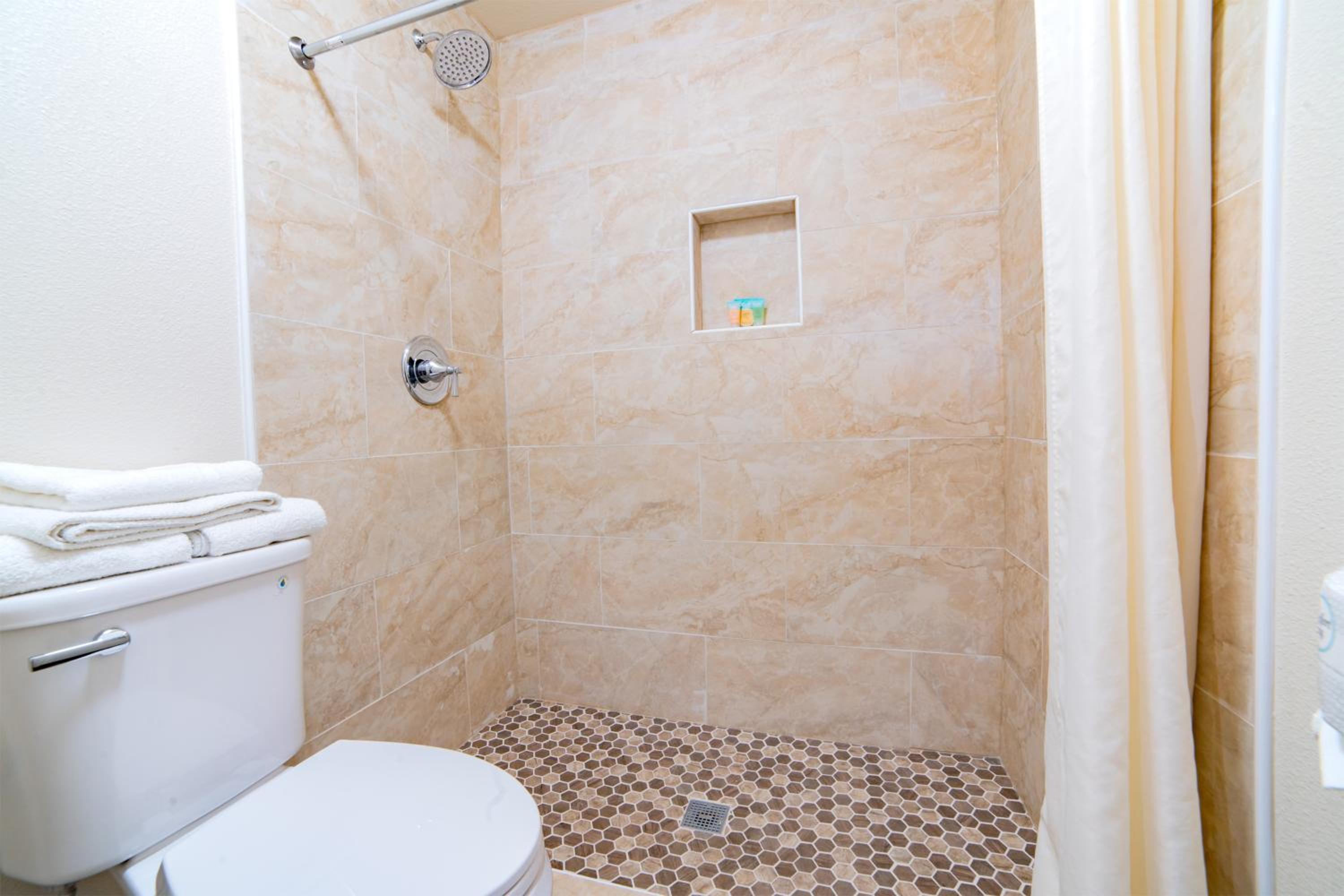 Turlock Vacations - Turlock Inn - Property Image 7