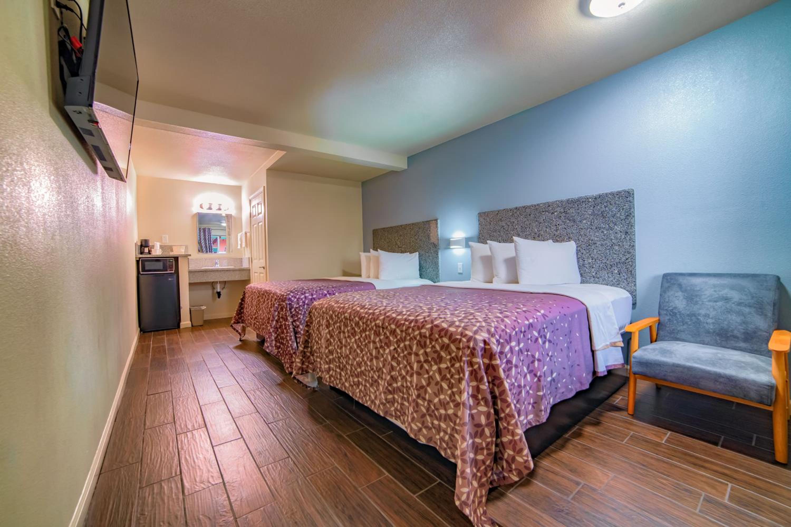 Turlock Vacations - Turlock Inn - Property Image 3