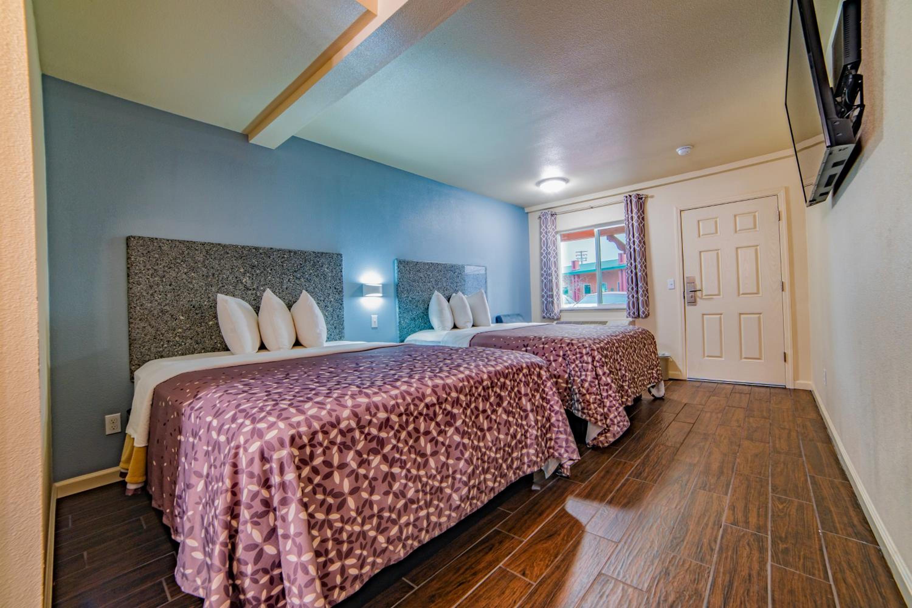 Turlock Vacations - Turlock Inn - Property Image 1