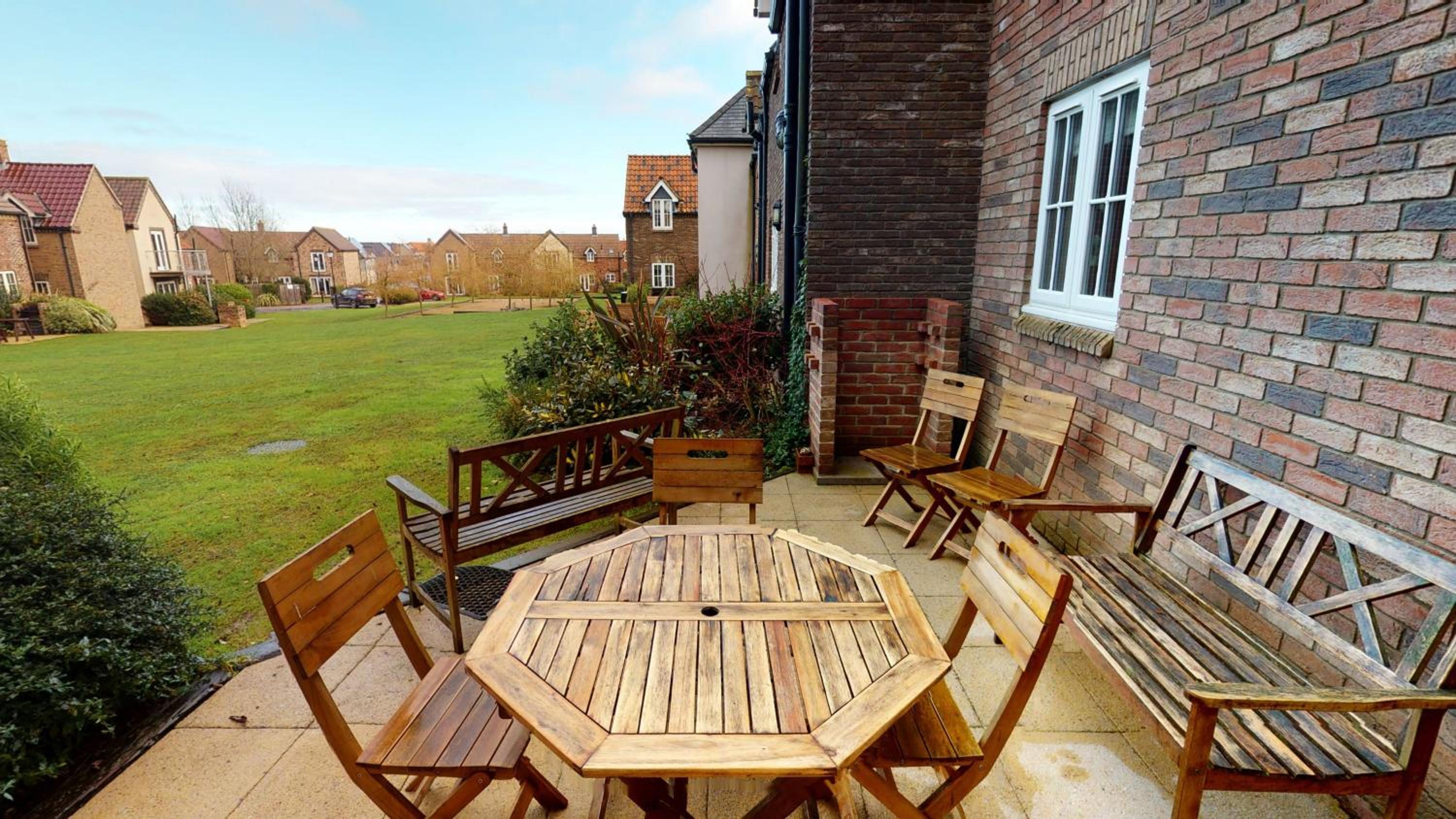 Daisy Cottage - Part of the The Bay Filey Holiday Village with pool, gym and direct beach access, pub, restaurant, tennis and meadows walks