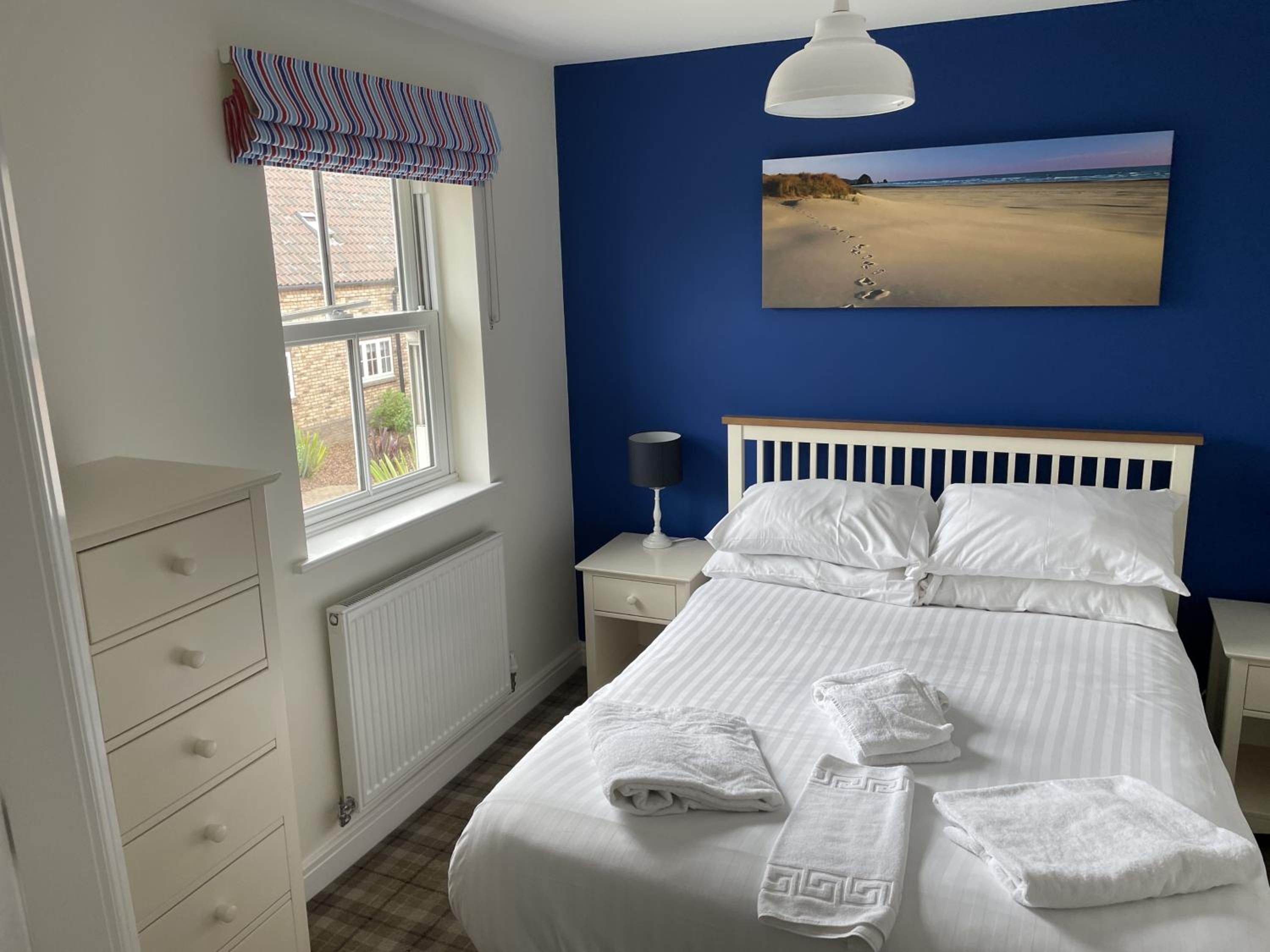 Dragonfly Cottage - Part of the The Bay Filey Holiday Village with pool, gym and direct beach access, pub, restaurant, tennis and meadows walks