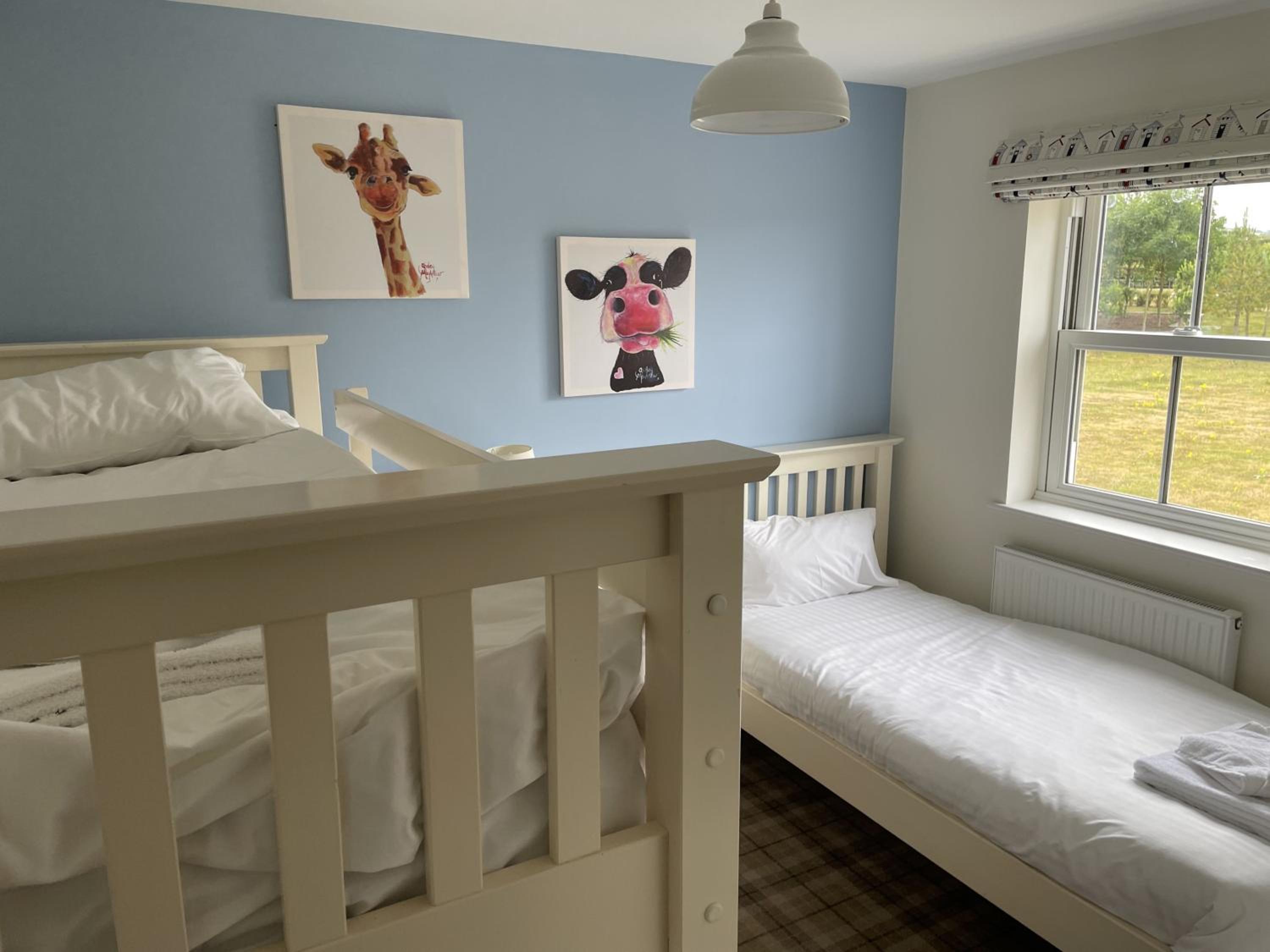Dragonfly Cottage - Part of the The Bay Filey Holiday Village with pool, gym and direct beach access, pub, restaurant, tennis and meadows walks