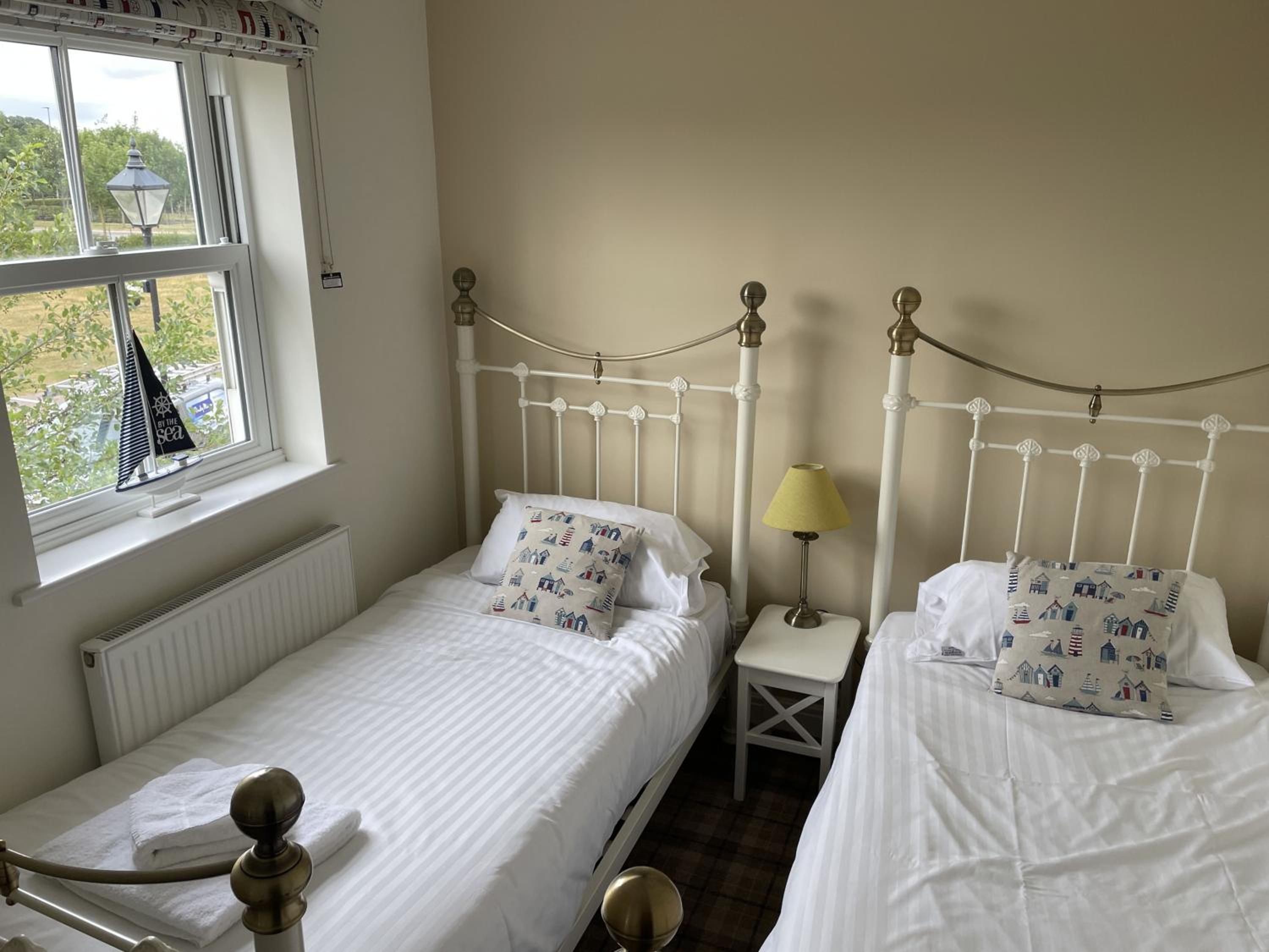 Dragonfly Cottage - Part of the The Bay Filey Holiday Village with pool, gym and direct beach access, pub, restaurant, tennis and meadows walks