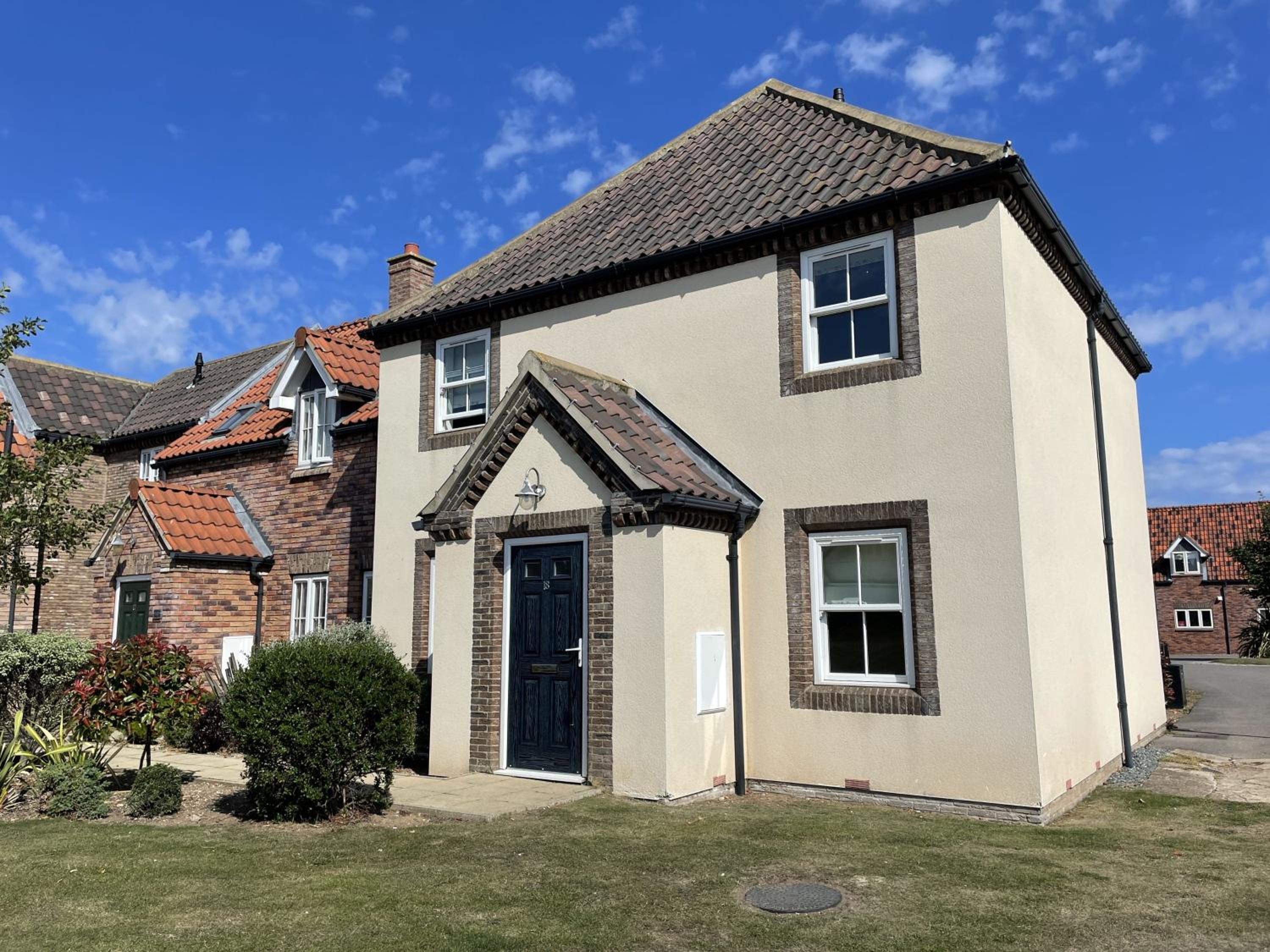 Dragonfly Cottage - Part of the The Bay Filey Holiday Village with pool, gym and direct beach access, pub, restaurant, tennis and meadows walks