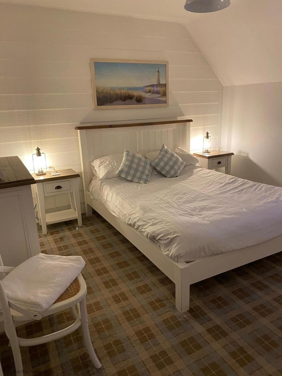 Gingerbread Cottage - Part of the The Bay Filey Holiday Village with pool, gym and direct beach access, pub, restaurant, tennis and meadows walks
