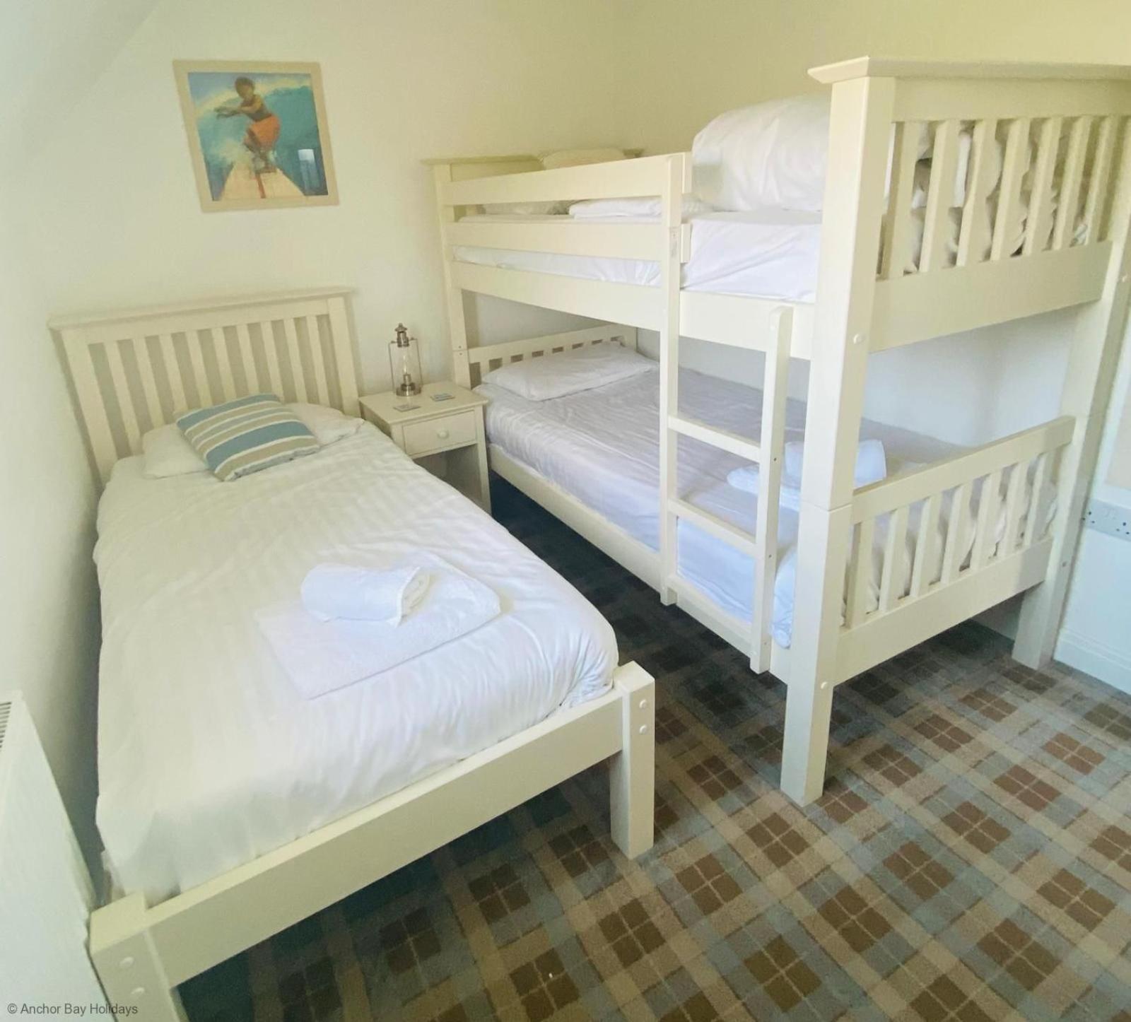 Gingerbread Cottage - Part of the The Bay Filey Holiday Village with pool, gym and direct beach access, pub, restaurant, tennis and meadows walks