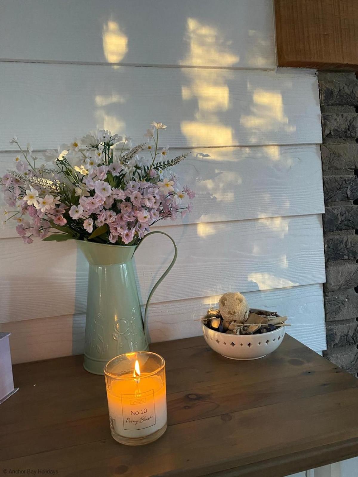 Gingerbread Cottage - Part of the The Bay Filey Holiday Village with pool, gym and direct beach access, pub, restaurant, tennis and meadows walks