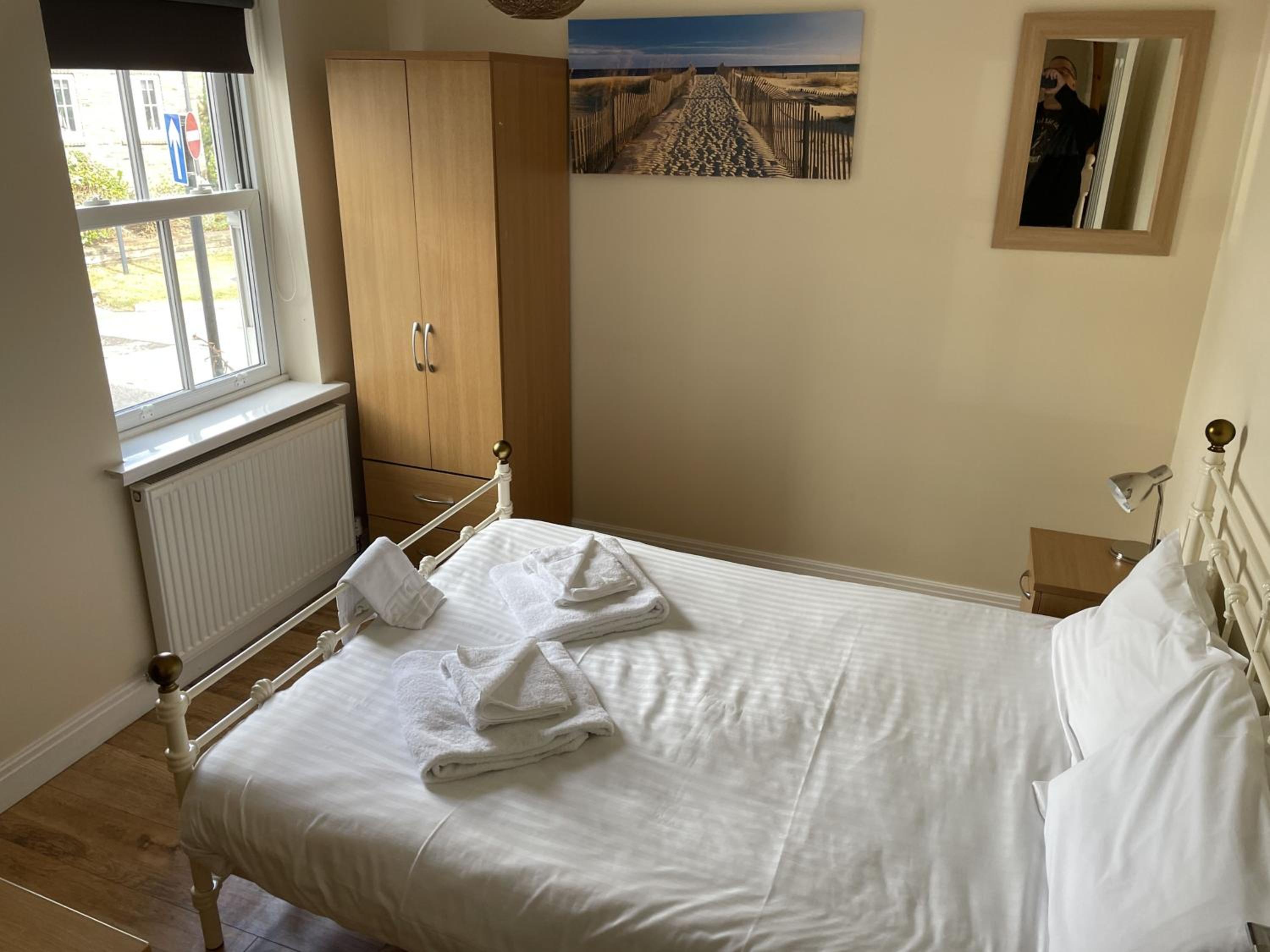 Jolly Roger Cottage - Part of the The Bay Filey Holiday Village with pool, gym and direct beach access, pub, restaurant, tennis and meadows walks view 5