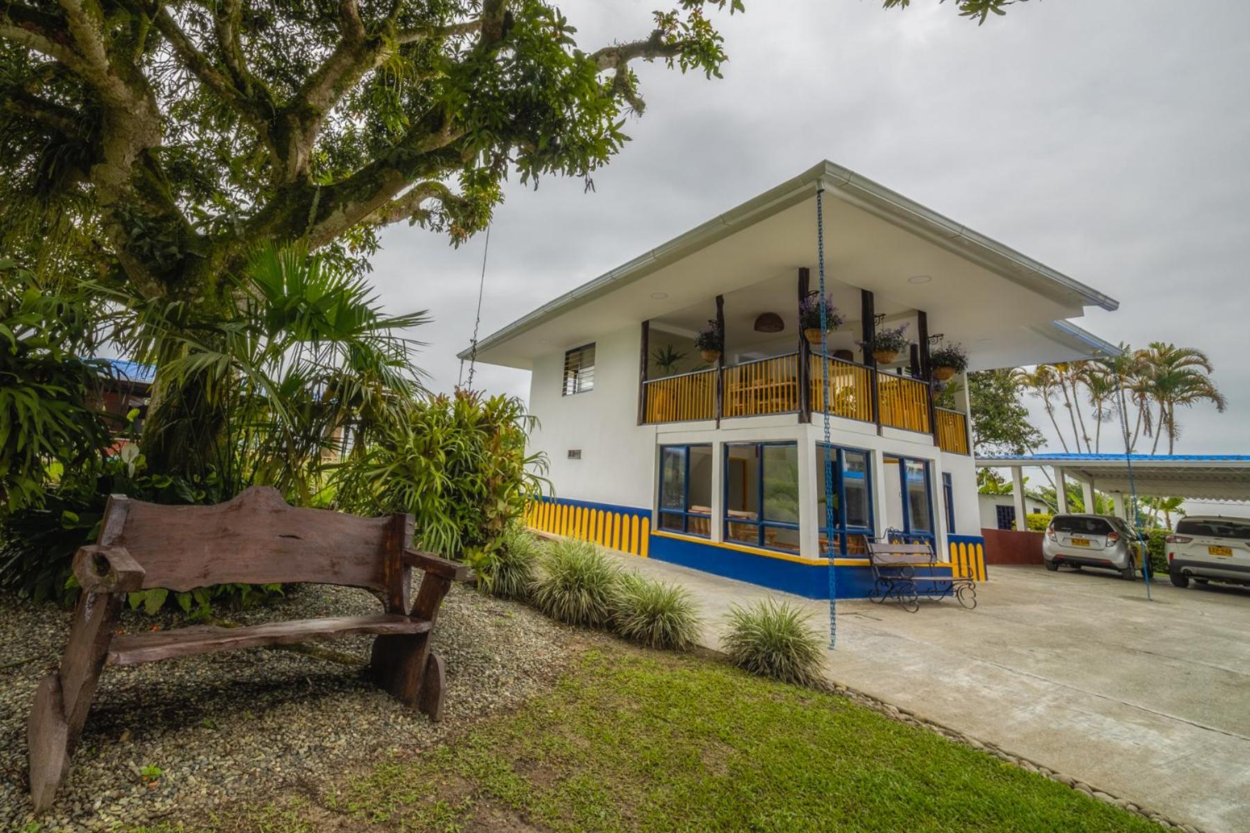 Finca privada para grupos con piscina, jacuzzi y cancha Montenegro Quindío