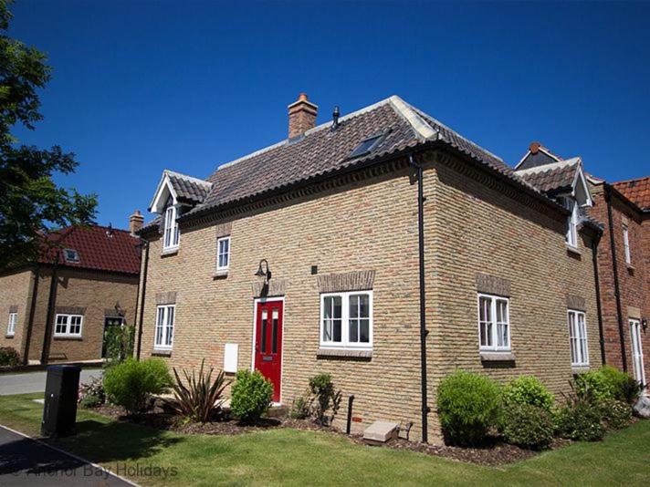 Meadow View - Part of the The Bay Filey Holiday Village with pool, gym and direct beach access, pub, restaurant, tennis and meadows walks view 2