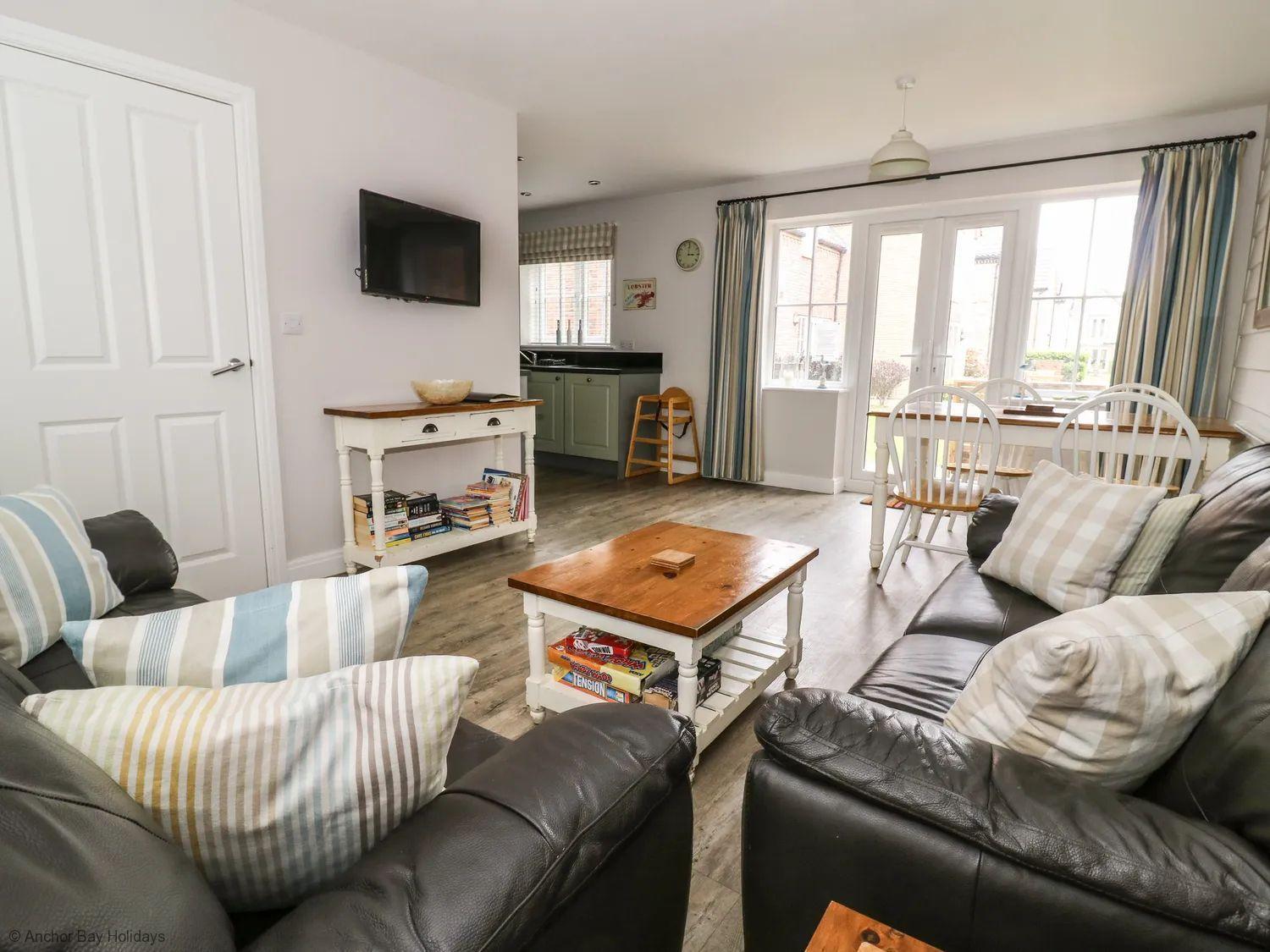 Nantucket Cottage - Part of the The Bay Filey Holiday Village with pool, gym and direct beach access, pub, restaurant, tennis and meadows walks