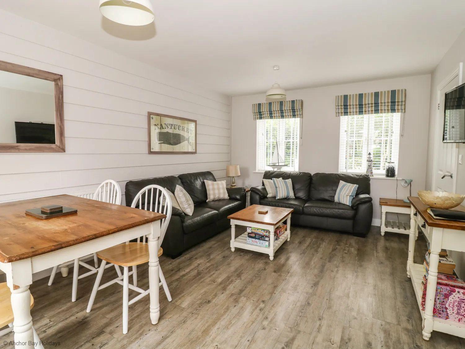 Nantucket Cottage - Part of the The Bay Filey Holiday Village with pool, gym and direct beach access, pub, restaurant, tennis and meadows walks