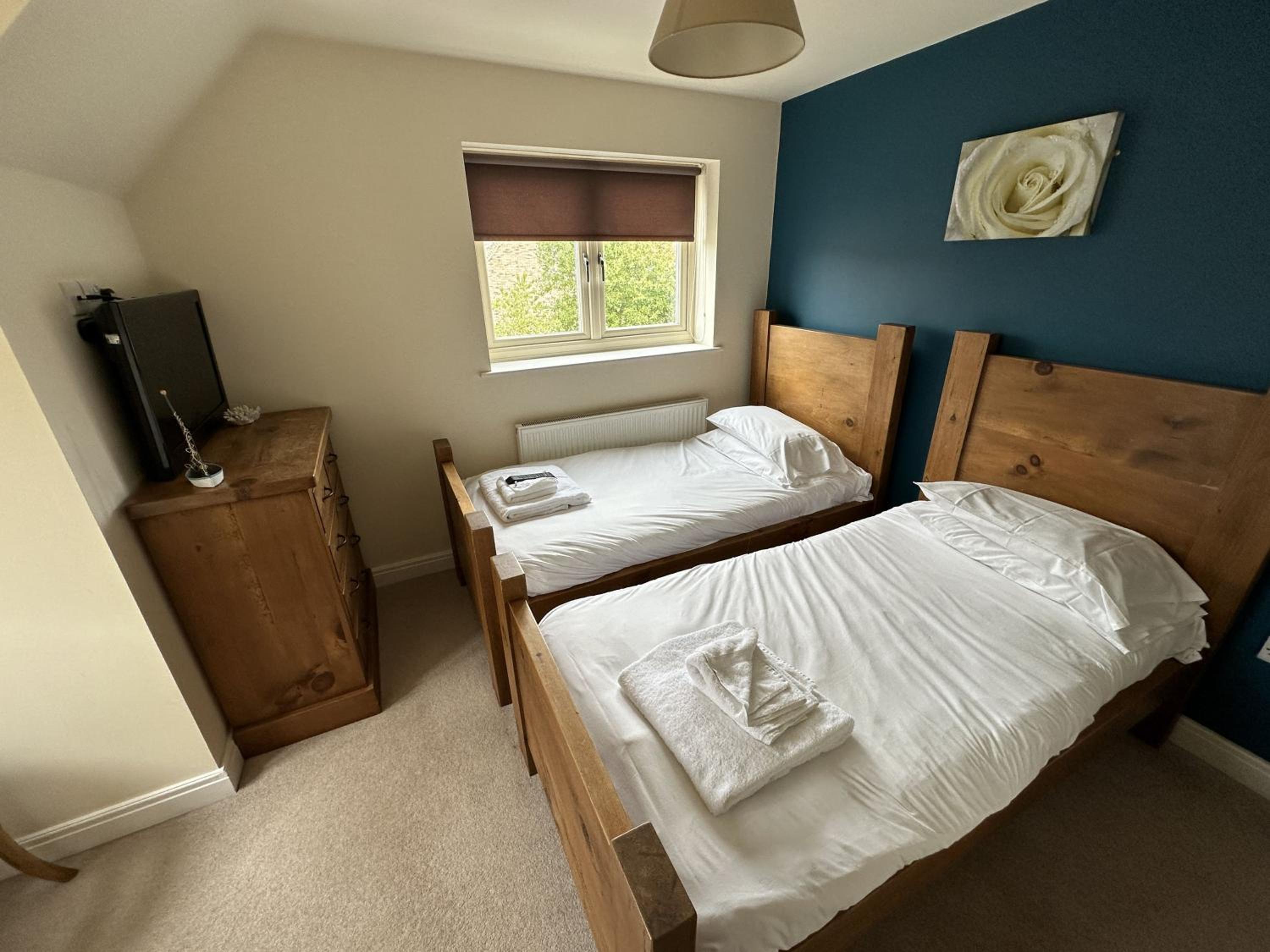Meadow Shores - Part of the The Bay Filey Holiday Village with pool, gym and direct beach access, pub, restaurant, tennis and meadows walks