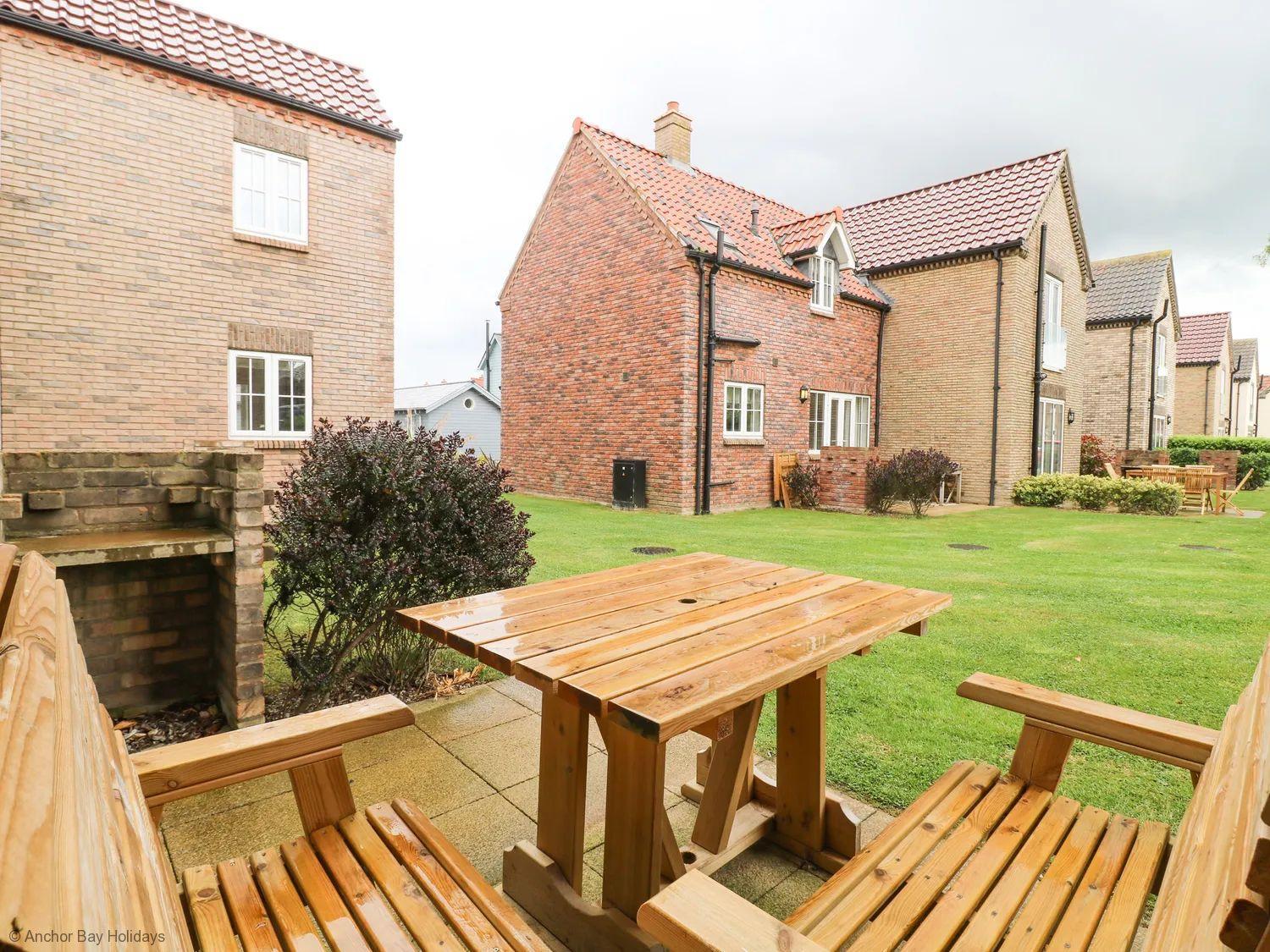 Nantucket Cottage - Part of the The Bay Filey Holiday Village with pool, gym and direct beach access, pub, restaurant, tennis and meadows walks