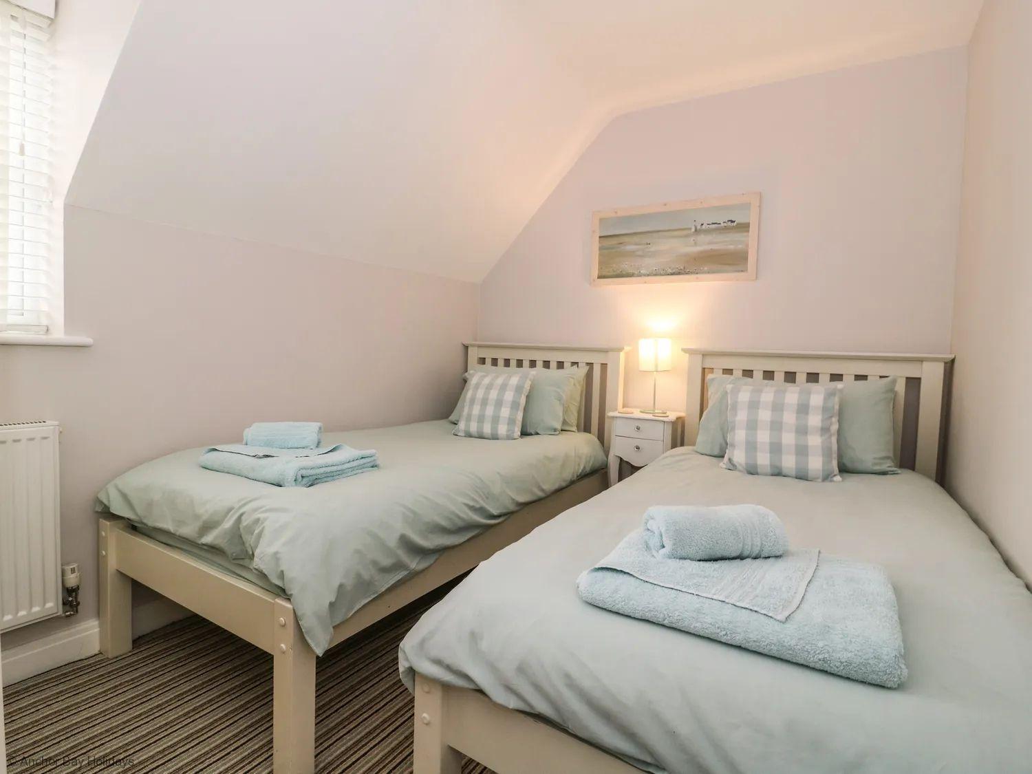 Nantucket Cottage - Part of the The Bay Filey Holiday Village with pool, gym and direct beach access, pub, restaurant, tennis and meadows walks