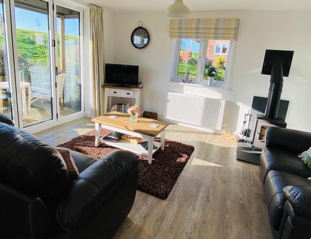 Oyster Cottage - Part of the The Bay Filey Holiday Village with pool, gym and direct beach access, pub, restaurant, tennis and meadows walks