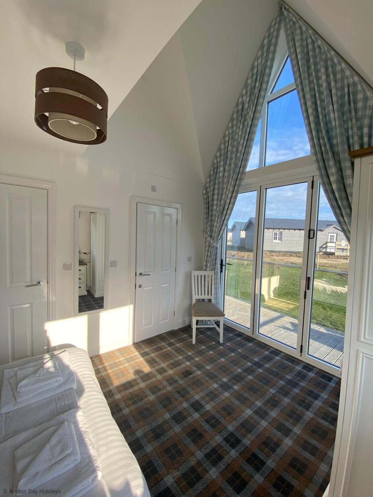 Oyster Cottage - Part of the The Bay Filey Holiday Village with pool, gym and direct beach access, pub, restaurant, tennis and meadows walks