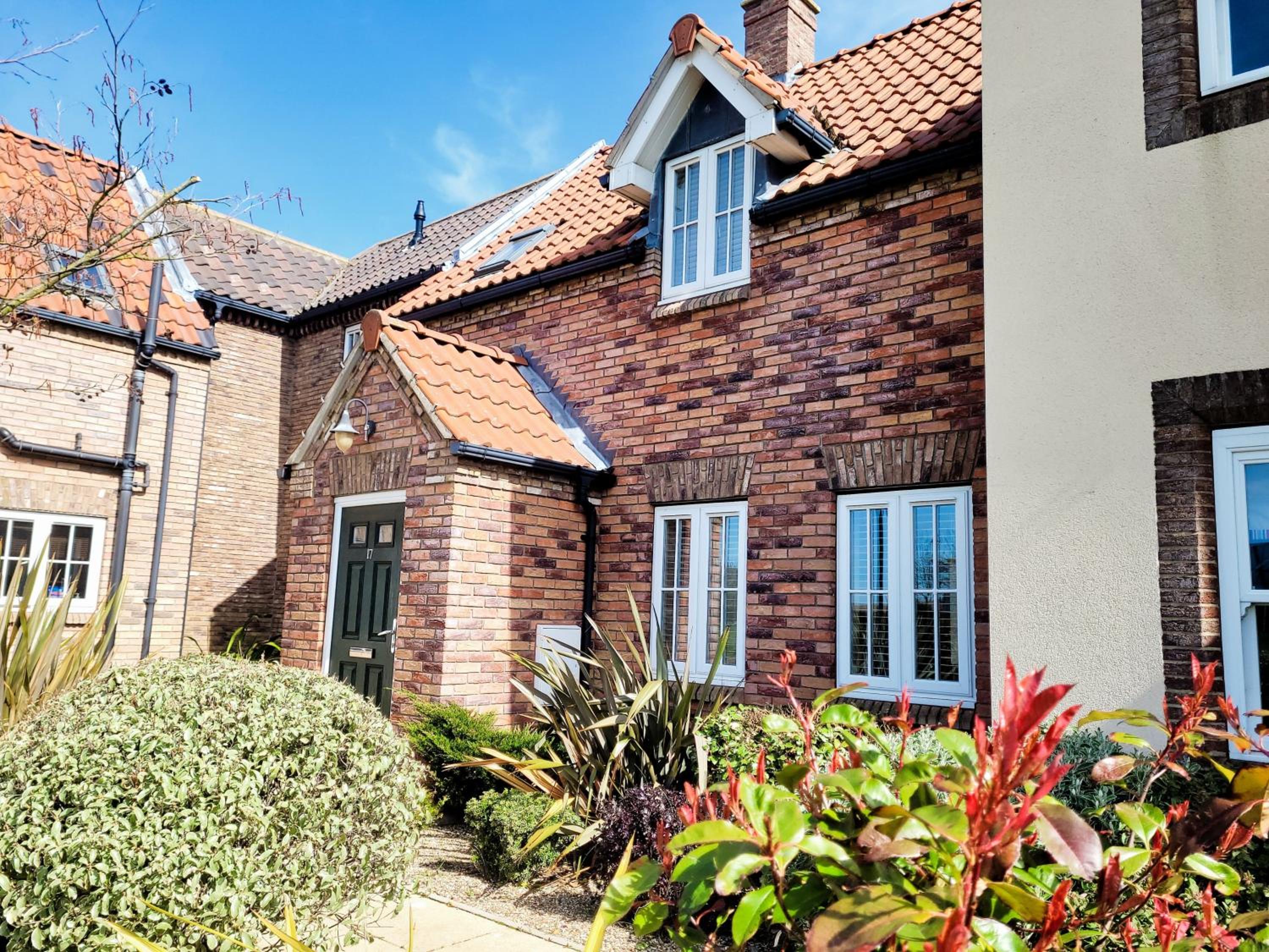 Puddleduck Cottage - Part of the The Bay Filey Holiday Village with pool, gym and direct beach access, pub, restaurant, tennis and meadows walks