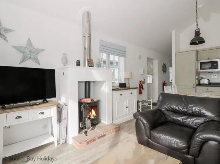 Sea-Renity - Part of the The Bay Filey Holiday Village with pool, gym and direct beach access, pub, restaurant, tennis and meadows walks view 4