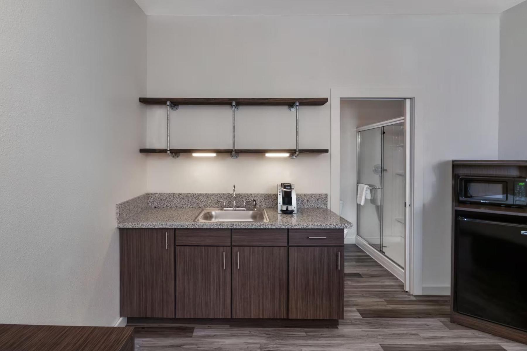 Hillside Crossing Nashville a Ramada by Wyndham - Property Image 28