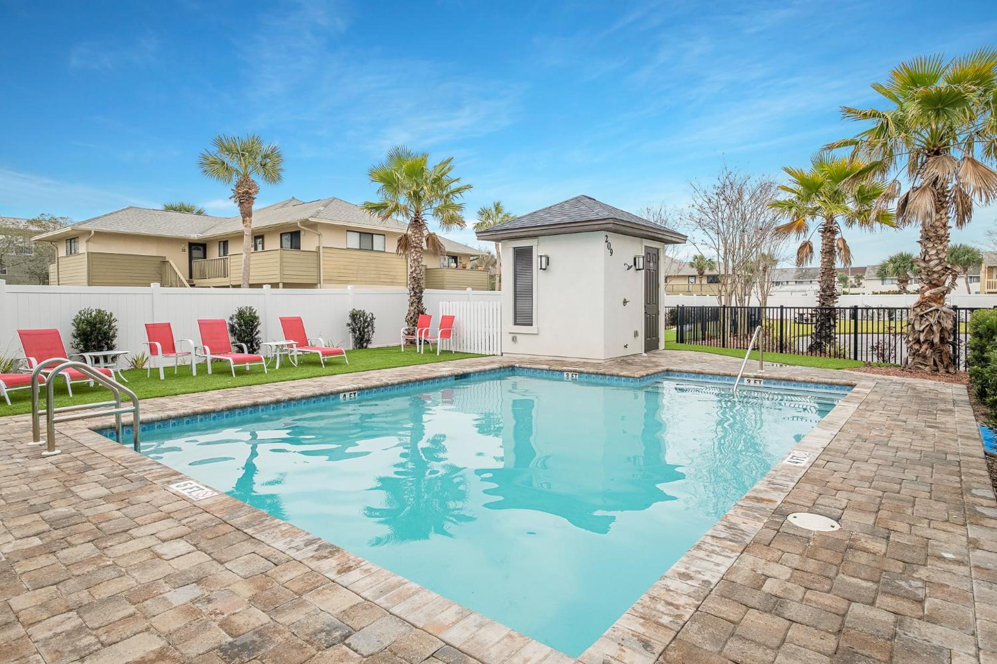 Fantastic April Rates! Golf Cart Included view 4