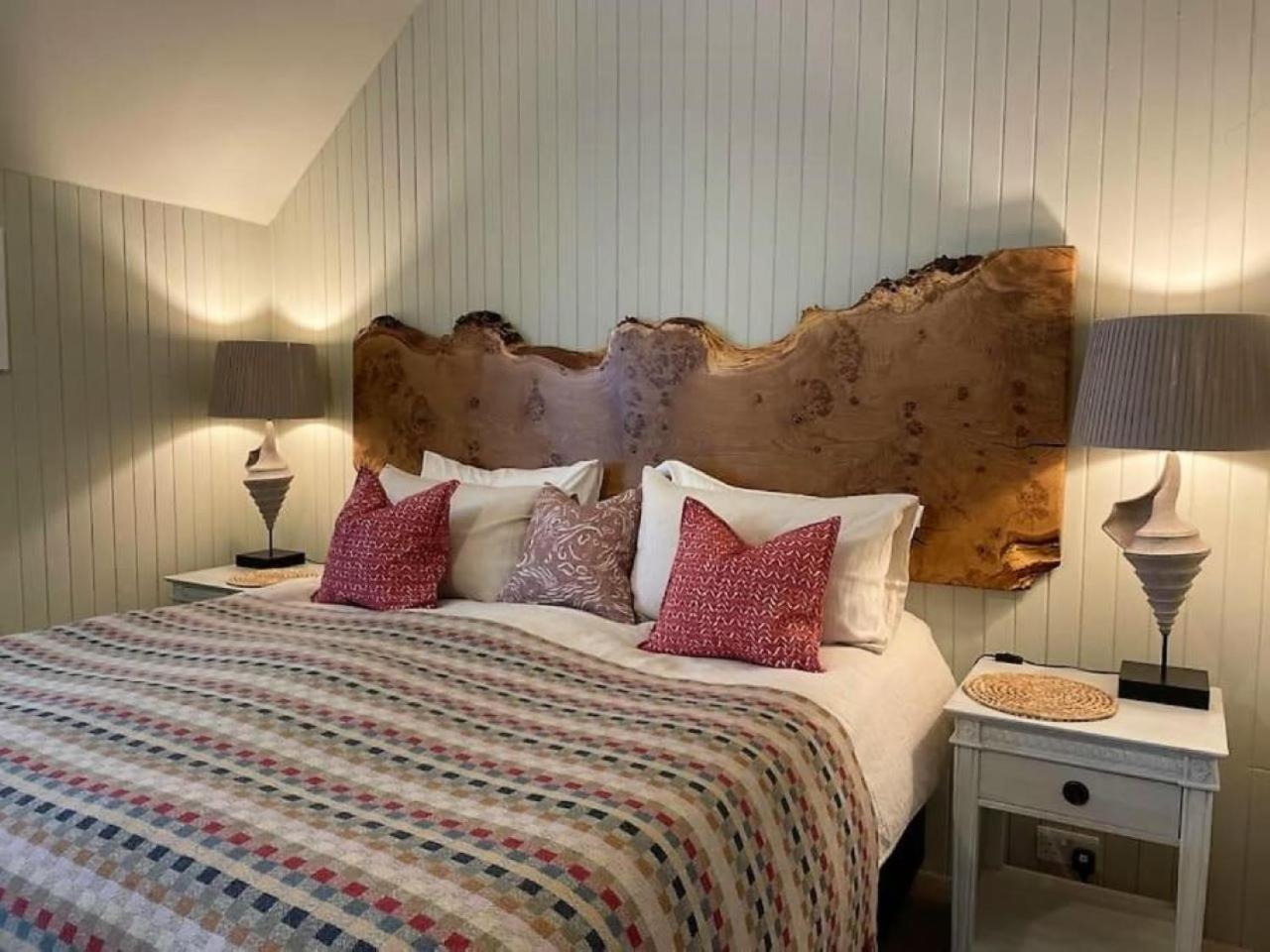 Reidochie Stables luxury haven overlooking garden