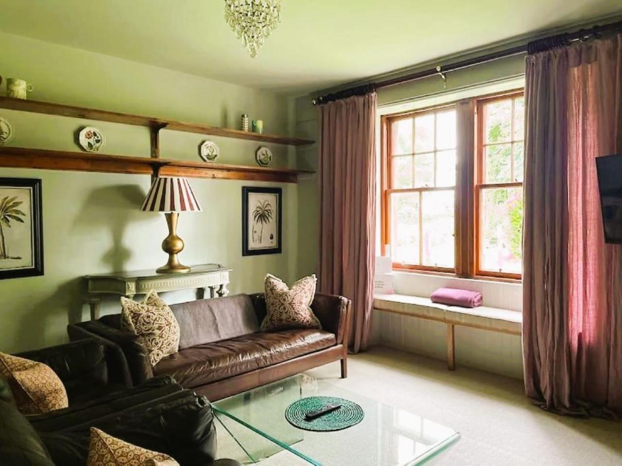 Reidochie Stables luxury haven overlooking garden