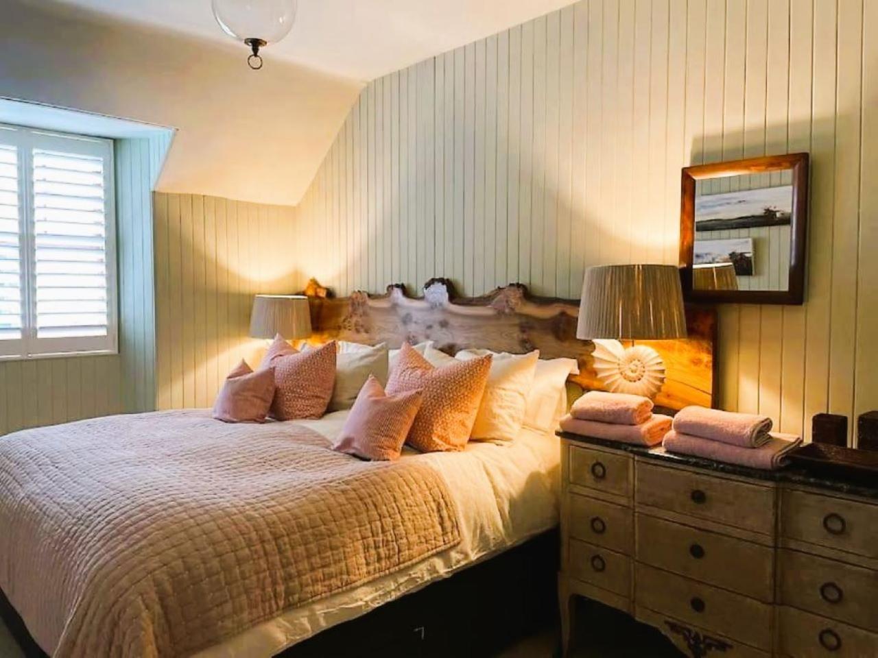 Reidochie Stables luxury haven overlooking garden