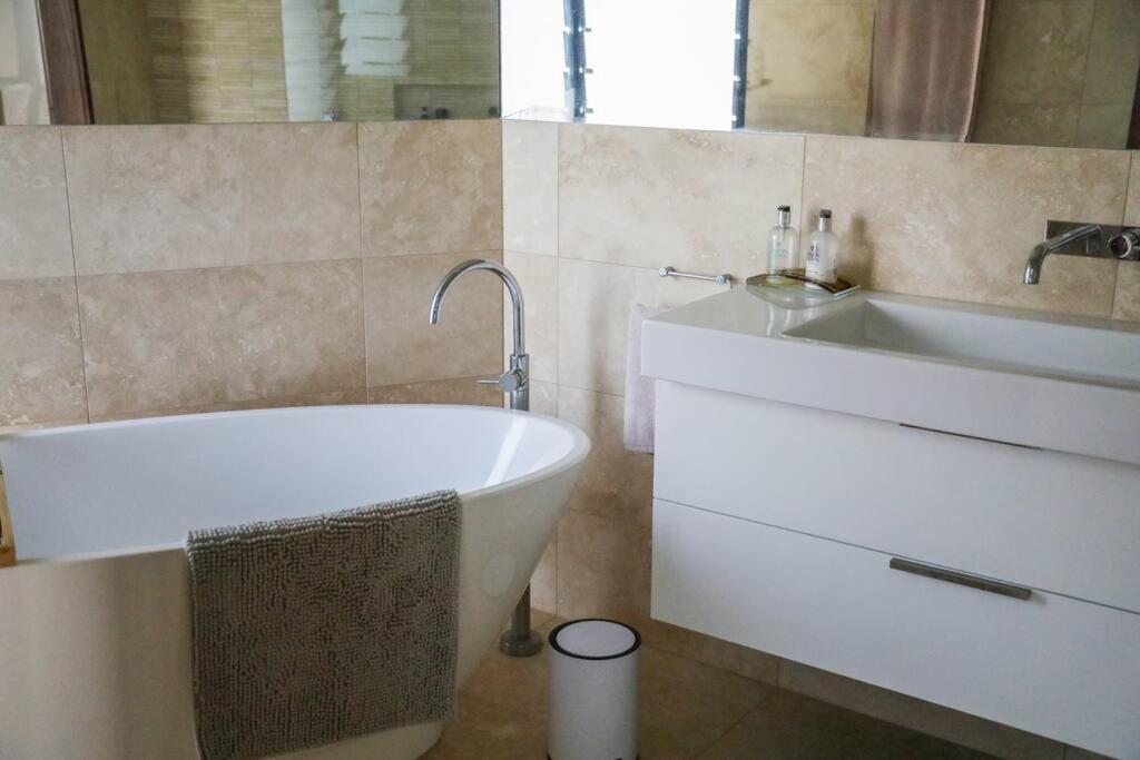 Banyandah + stunning ocean views + sleeps 8