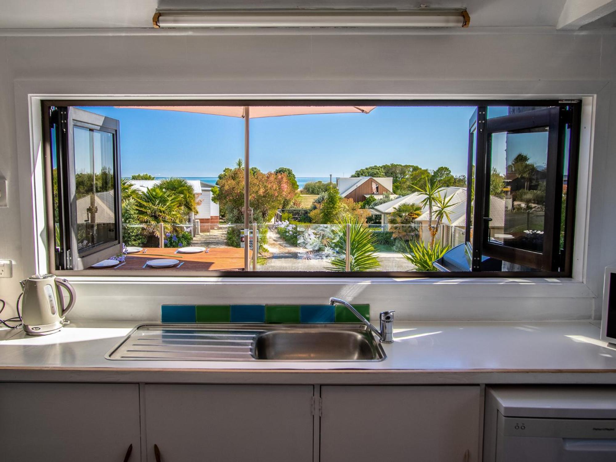 Pohara Beach Escape - Pohara Beach Holiday Home view 3